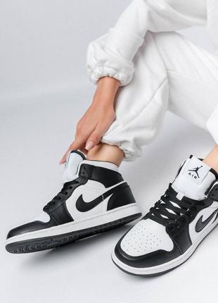 Жіночі кросівки nike air jordan 1 retro / найк джордан / демісезонні / весняні, літні, осінні / взуття / шкіра / білі, чорні, сірі, рожеві, червоні