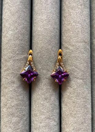 Стильні сережки у позолоті , камінець фіолет