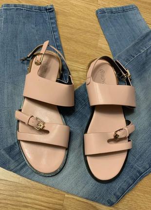 Фірмові пудрові босоніжки mengfuna,яскраві літні сандалі