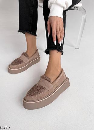 Замшеві жіночі туфлі лофери з хутром барашка натуральна замша