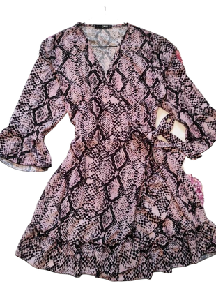 Шикарное мини платье на запах со змеиным принтом10 фото
