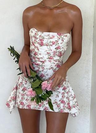 Тонкое летнее платье в цветы,с цветами на фотосессию