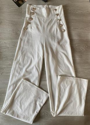 Широкие белые брюки с высокой посадкой1 фото