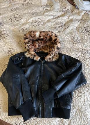 Кожаная курточка женская кожанка с капюшоном натуральный мех стильная классная punto бренд