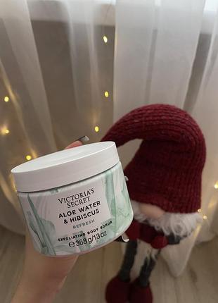 Victoria's secret natural beauty aloe water & hibiscus скраб для тіла вікторія сікрет pink
