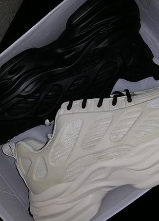 Оригінальна пара кросівок