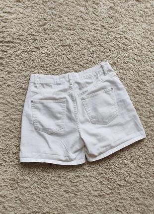 Белые короткие джинсовые шорты летние женские3 фото