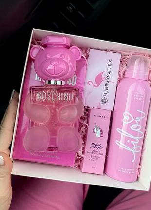 Подарунковий набір з moschino toy 2 і bilou пінкою