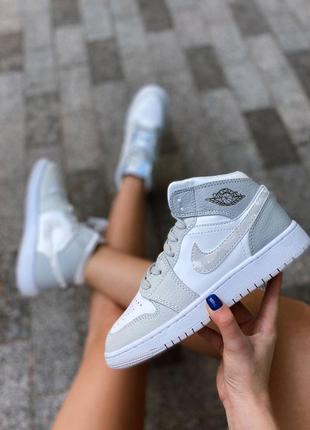 Женские кроссовки jordan 1 high люкс качество