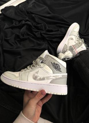 Женские кроссовки jordan 1 high люкс качество