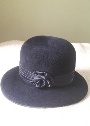 Шляпа фетрловая черная. в хорошем состоянии.
