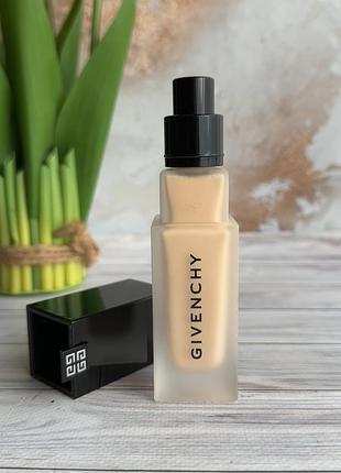 Тональна основа givenchy prisme libre skin-caring matte1 фото