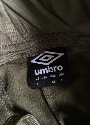 Мужские спортивные штаны umbro на лампасах камо хаки4 фото