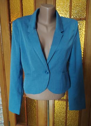 Короткий пиджак на подкладке