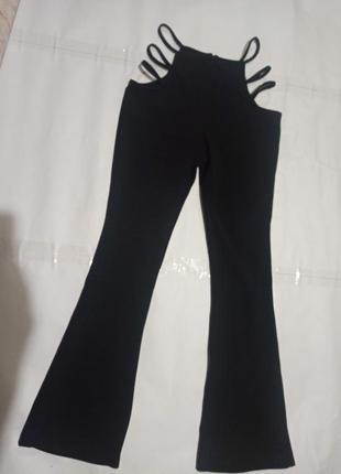 Стильные брюки женские, расклешенные с лямками по бокам2 фото