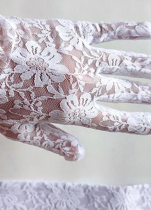 Перчатки из кружева длинные белые женские нежные перчатки к локтю винтаж винтажные мерцание гипюр гипюр гипюровые кружные6 фото