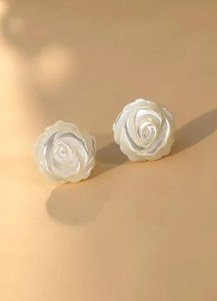 Серебряные серьги ручной работы "розы" с резным перламутром2 фото