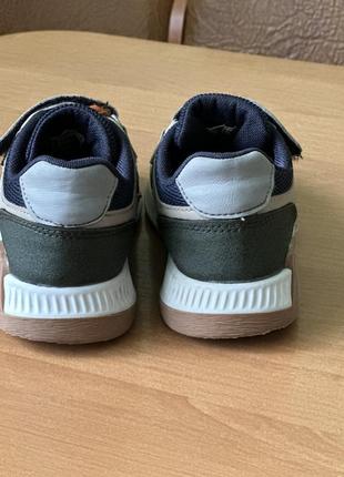 Дитячі кросівки