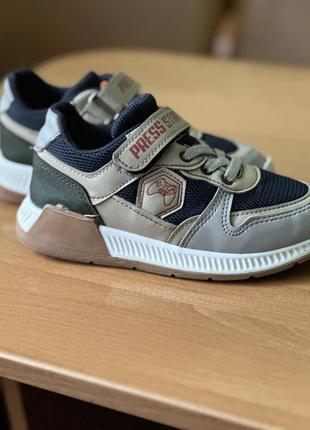 Дитячі кросівки