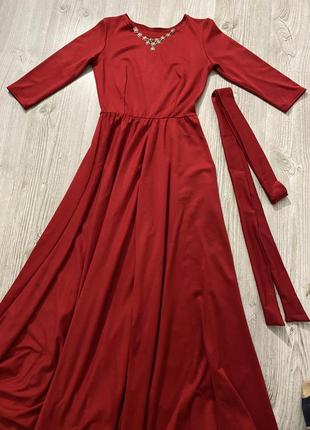 Платье праздничное длинное красное2 фото