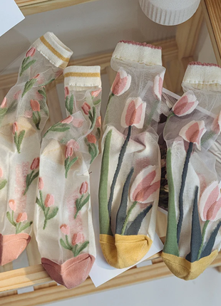 Новые прозрачные носки с вышивкой тюльпаны3 фото