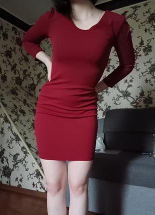 Бордовое платье