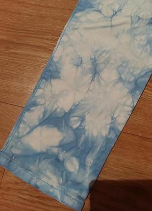 Бело-голубые джинсы7 фото