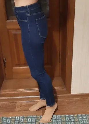 Новые джинсы узкие с высокой талией
