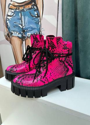 Эксклюзивные ботинки из итальянской кожи женские под рептилию фуксия розовые5 фото