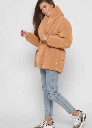 Куртка женская зимняя теплая, без капюшона, с поясом, плащевка  с бархатным напылением, песочная7 фото