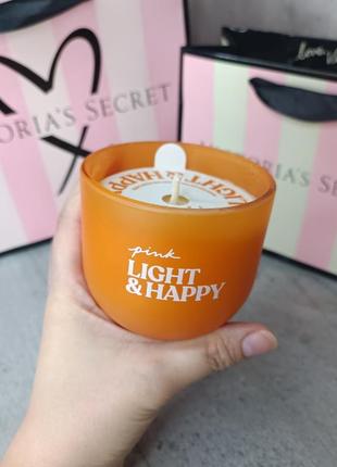 Ароматная свеча «light &amp; happy». pink. victoria’s secret. оригинал 🇺🇸