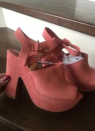 Босоножки stradivarius