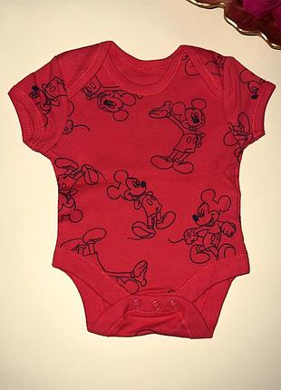 Боди красного цвета mickey бренд:&nbsp;&nbsp;primark / размер: 1 мес.