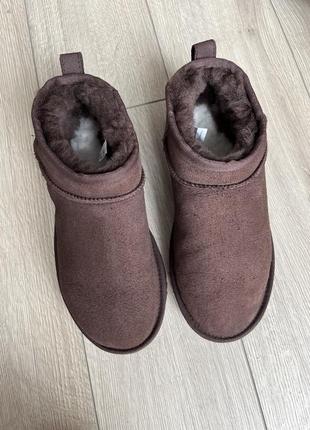 Чудові чоботи ugg ultra mini в трендовому шоколадному відтінку. оригінал.