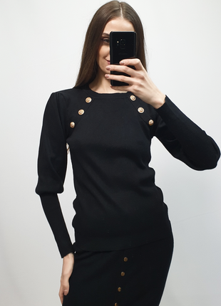 Черный свитер-джемпер с рукавами -фонариками и декоративными пуговицами6 фото