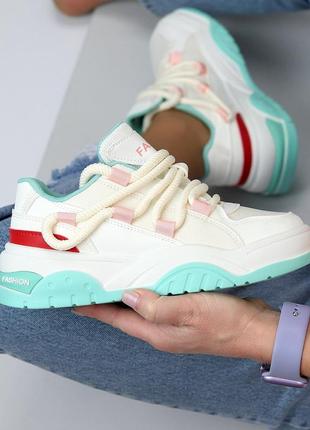 Білі дуже круті кеди - кросівки з кольоровими вставками