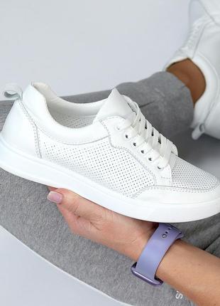Натуральные кожаные белые кеды - кроссовки с сквозной перфорацией2 фото