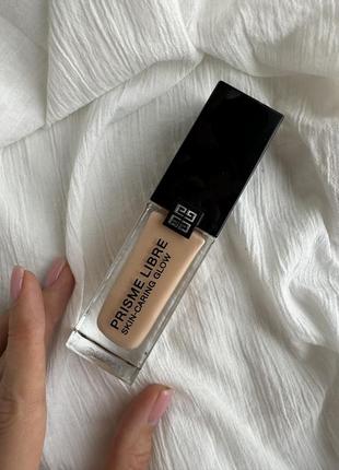 Givenchy prisme libre skin-caring glow foundation тональная основа8 фото