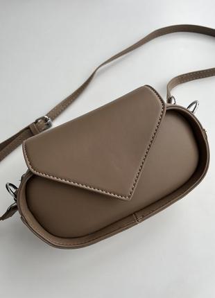 Светло-коричневая сумка