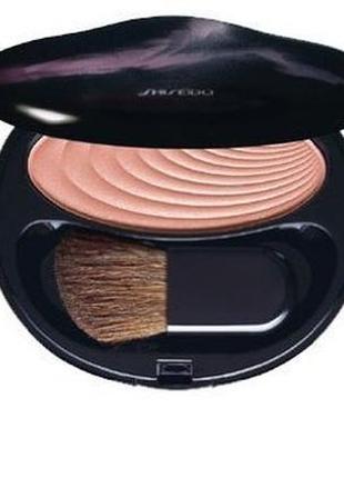 Румяна shiseido makeup accentuating powder blush тон b3 glistening brown 6,5 гр сменный блок, запаск