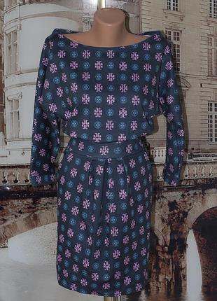 Коротке плаття в стильному пошитті розмір s/m