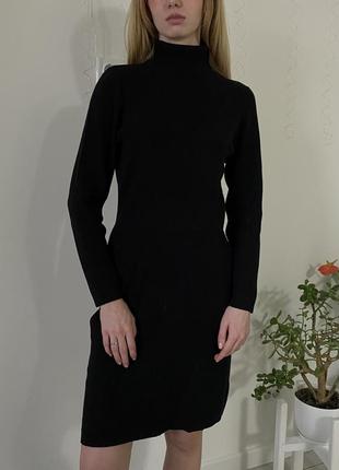 Платье черное в рубчик