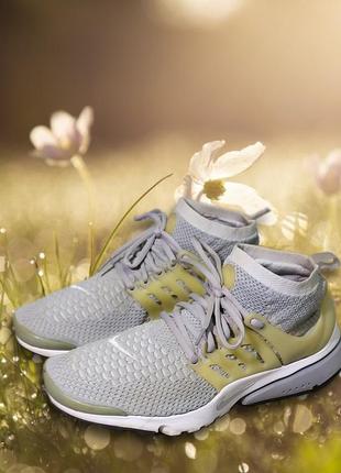 Суперскіткі повітропроникні кросівки nike air presto flyknit розмір 44.1 фото