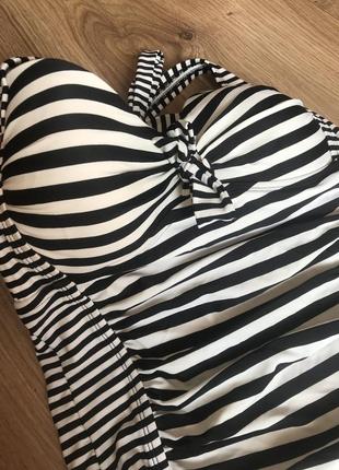 Черно-белый совместный полосатый купальник в полоску.7 фото