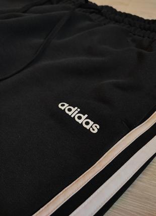 Спортивні штани adidas з полосками чорні3 фото
