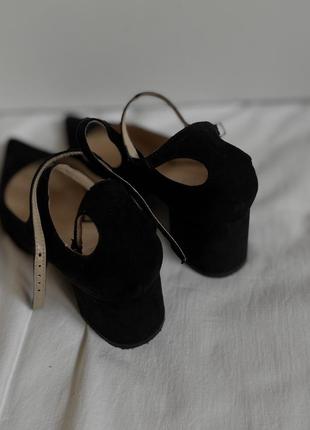 Черные замшевые туфли
