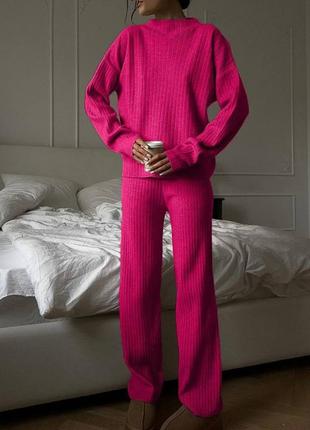 Костюм женский однотонный оверсайз свитер брюки свободного кроя на высокой посадке качественный, базовый малиновый