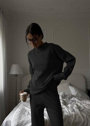 Костюм женский однотонный оверсайз свитер штаны свободного кроя на высокой посадке качественный, стильный базовый черный