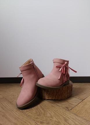 Красивые весенние ботинки с кисточками для девочки3 фото