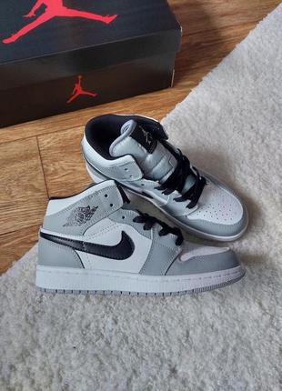 Жіночі кросівки jordan 1 high люкс якість